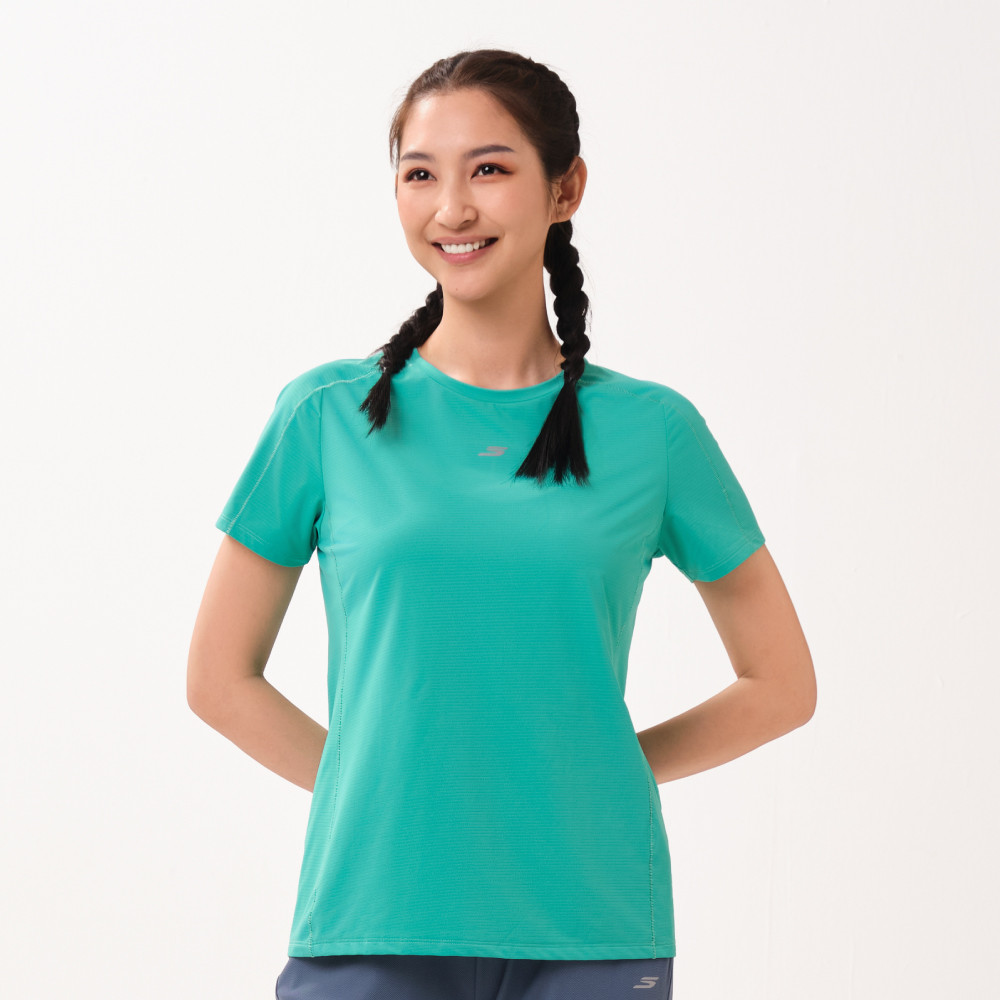 Skechers สเก็ตเชอร์ส เสื้อยืดแขนสั้นผู้หญิง Women Walking Performance Short Sleeve Tee - SP126W011-01K1 — صورة 2