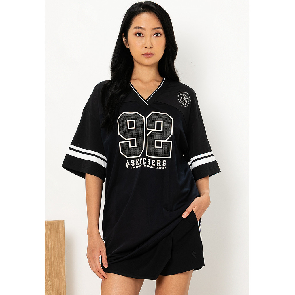 Skechers สเก็ตเชอร์ส เสื้อบาสเกตบอลผู้หญิงแขนสั้น Women Basketball Culture V Neck Tee - SL325W436-0018