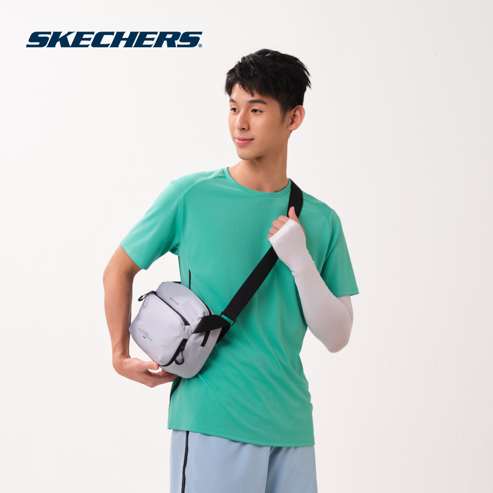 Skechers สเก็ตเชอร์ส เสื้อยืดแขนสั้นผู้ชาย Men Running Performance Short Sleeve Tee - SP126M091-01K1 (FF)