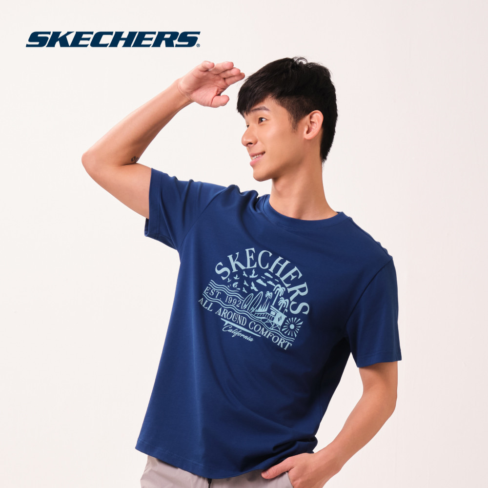 Skechers สเก็ตเชอร์ส เสื้อยืดแขนสั้นผู้ชาย Men Cali Summer Iconic Short Sleeve Tee - SL126M197-00N3