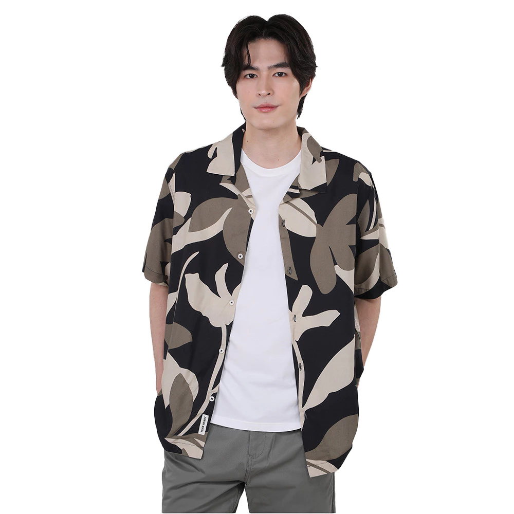 John Henry เสื้อเชิ้ตผู้ชายแขนสั้น ทรงใส่สบาย รุ่น JH S226MSSRL04 - สีดำ