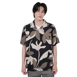 John Henry เสื้อเชิ้ตผู้ชายแขนสั้น ทรงใส่สบาย รุ่น JH S226MSSRL04 - สีดำ