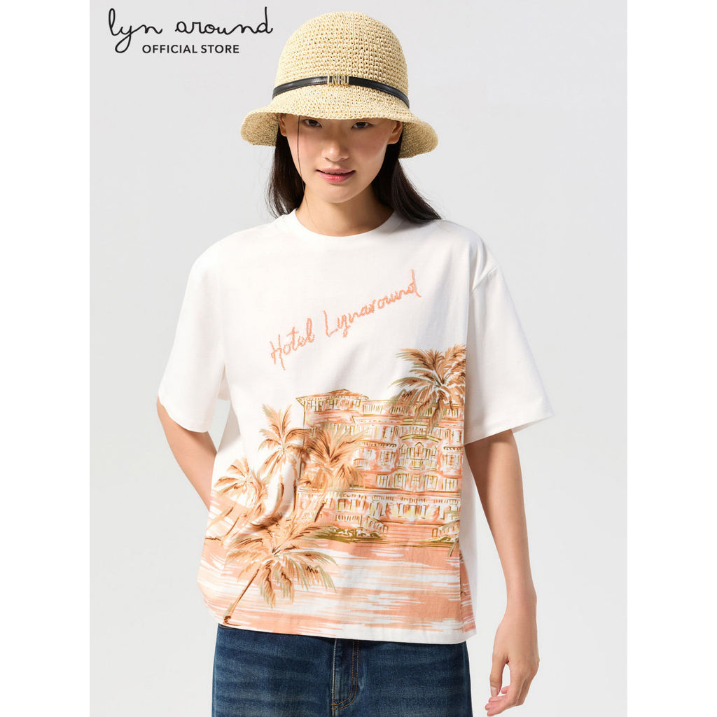 Lyn around - เสื้อยืดแขนสั้นพิมพ์ลายปักโลโก้ คอลเลกชัน Palm Spring (A26SGWB008)