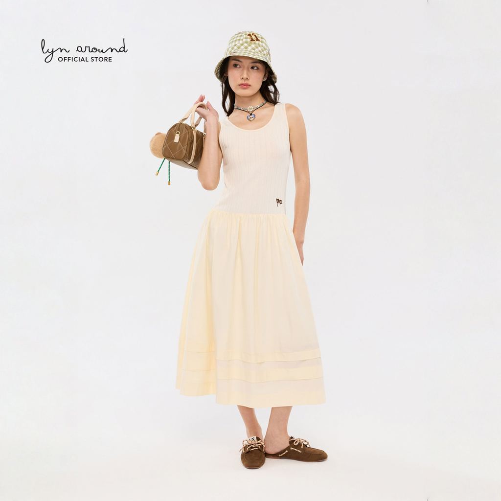 Lyn around - เดรสคลุมเข่าผ้าริบแขนกุดกระโปรงระบาย คอลเลกชัน Camp Diary (A26SGWA055)