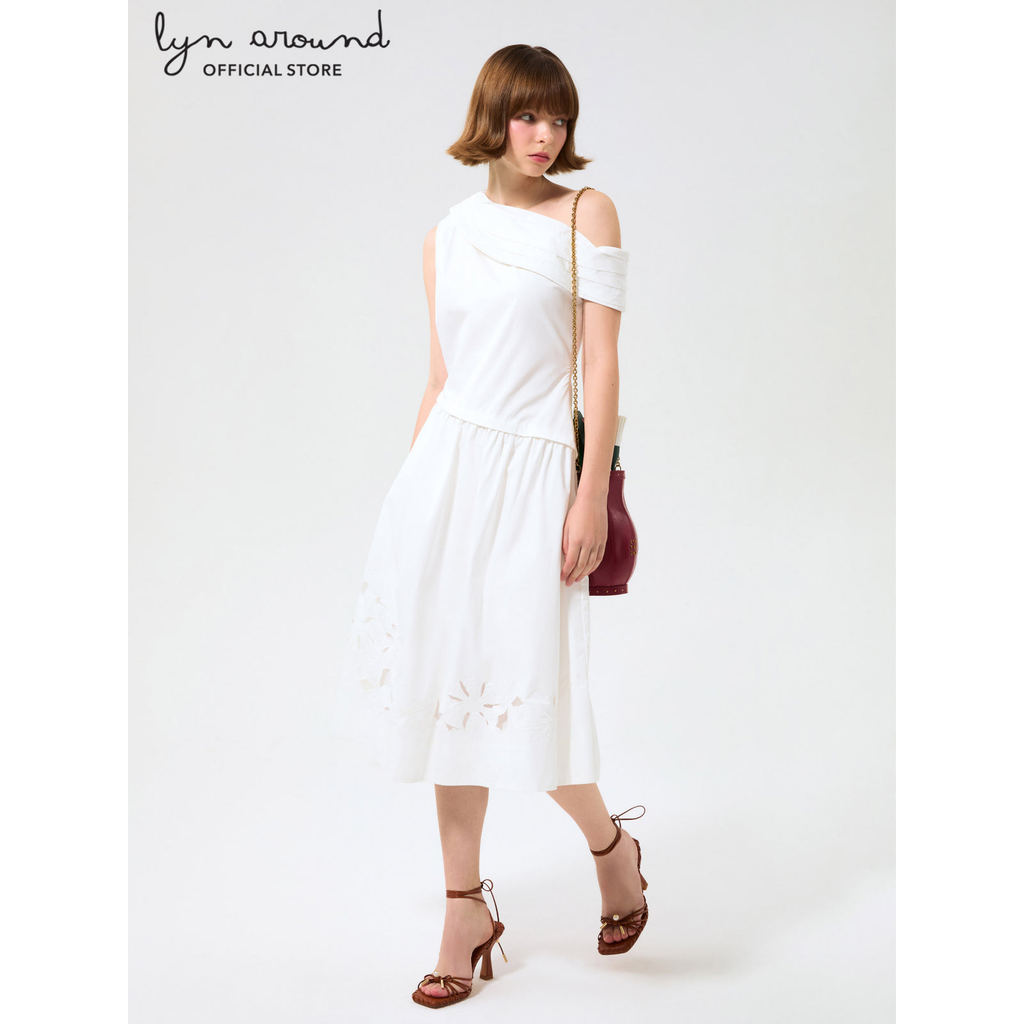 Lyn around - เดรสคลุมเข่าไหล่เดี่ยวกระโปรงฉลุลาย คอลเลกชัน Blossom Elegance (A26CGWC008)