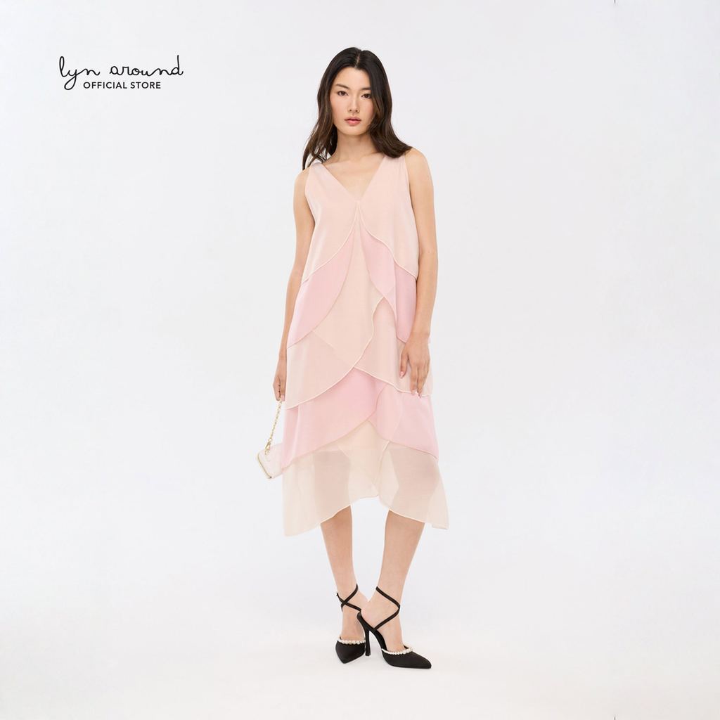 Lyn around - เดรสคลุมเข่าระบายต่อชั้น คอลเลกชัน Oasis (A26SGWA040)