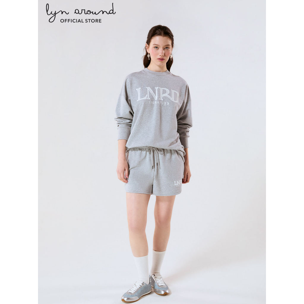 Lyn around -  เสื้อกันหนาวแขนยาวพิมพ์ลายโลโก้ คอลเลกชัน LNRD Signature (A26SGWA127)