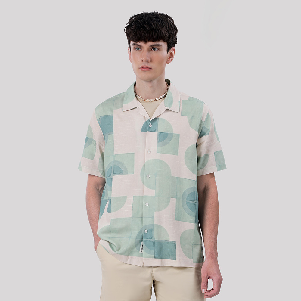 John Henry เสื้อเชิ้ตผู้ชายแขนสั้น ทรงใส่สบาย รุ่น JH S426MSSRL24 - สีเขียว