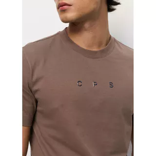 CPS เสื้อยืดคอกลมปั็มโลโก้นูน ผู้ชาย EMBOSSED LOGO REGULAR TEE รุ่น C26SGME021 (AW26#CO)