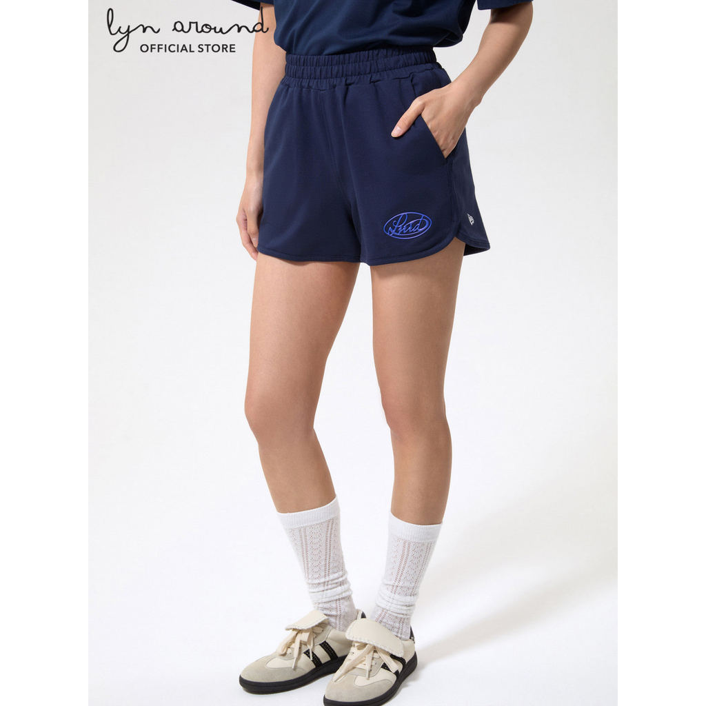 Lyn around - กางเกงขาสั้นปักโลโก้ คอลเลกชัน LA x New Era (A26CGWA210)