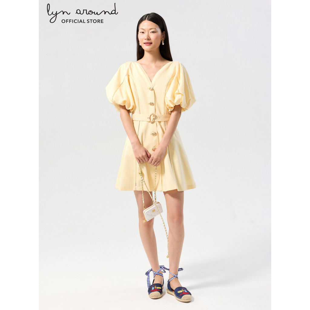 Lyn around - เดรสสั้นแขนเสื้อพองพร้อมเข็มขัด คอลเลกชัน Palm Spring (A26SGWB036)