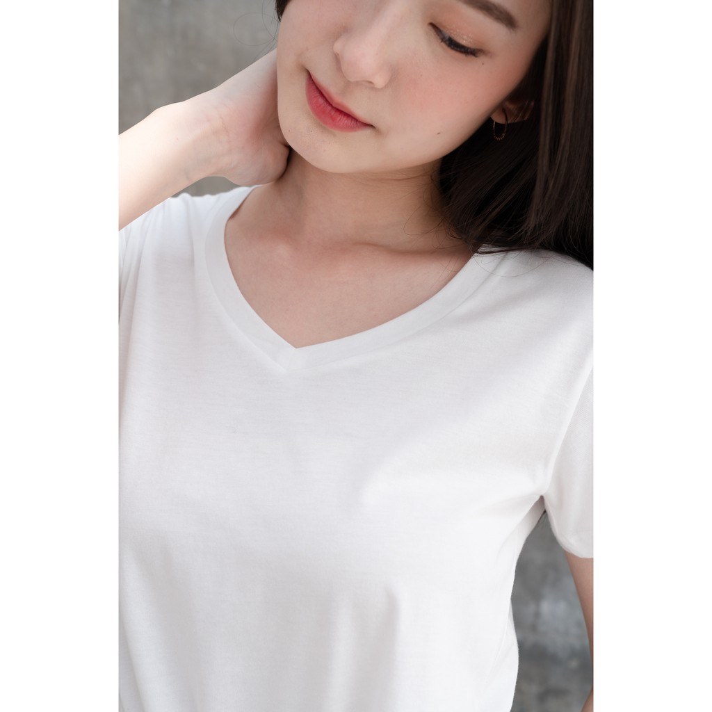 Pela.bkk - Airy Vee Top เสื้อยืดคอวี