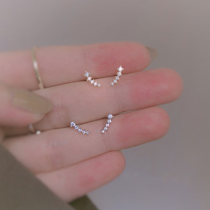 SVCZ1 (silver 925)ต่างหูเพชรเรียงโค้ง 5 เม็ดสุดน่ารัก(ราคา 1 คู่)