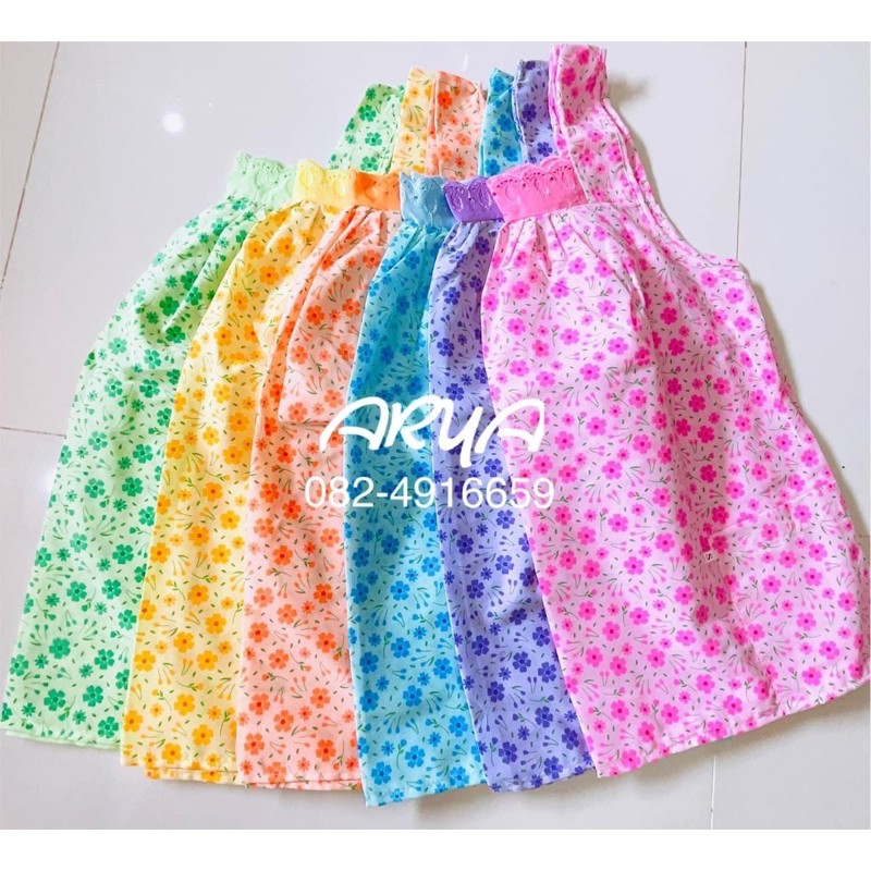 เสื้อคอกระเช้า (รหัสA01) คละลาย 1ออเดอร์ต่อ1ตัว ผ้าcotton ลายดอกมีกระเป๋า2ข้างเป็นซิบ1ข้างแต่งคอลูกไม้