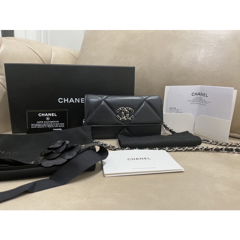 CHANEL 19 medium walletholo31 6.5นิ้ว