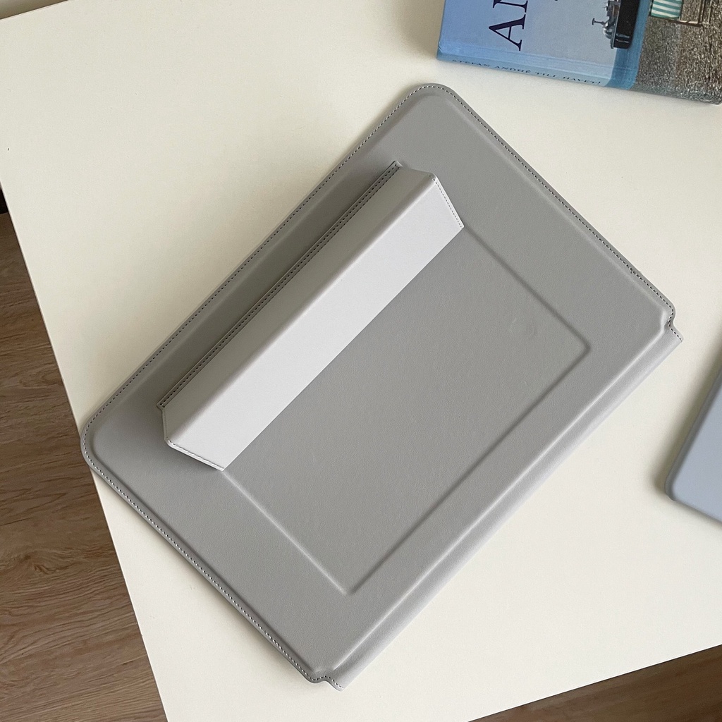 Triangle Laptop Clutch ซองใส่แล็ปท็อปตั้งได้ หนังPUกันน้ำ