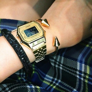 Casio นาฬิกาข้อมือ สายสแตนเลส สีทอง เรโทร รุ่น LA68WGA-9 ขอบสีทอง