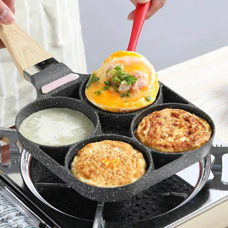 กระทะ 4 หลุม กระทะทำเบอร์เกอร์ไข่ Non-Stick ด้ามจับไม้ ใช้สำหรับเตาแก๊สและเตาไฟฟ้า ZB-102  ***สินค้า