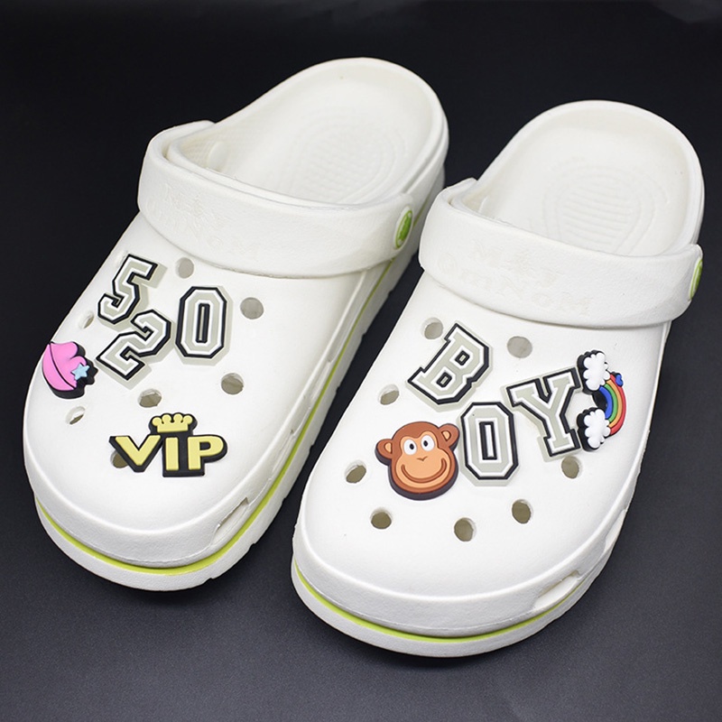 อุปกรณ์เสริม Jibbitz Crocs Clogs หัวเข็มขัดพีวีซีเรืองแสงสําหรับรองเท้า