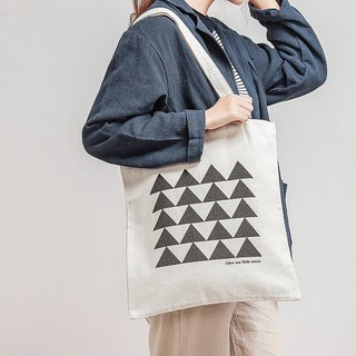 krapaorao กระเป๋า Small triangle tote bag รหัส 046