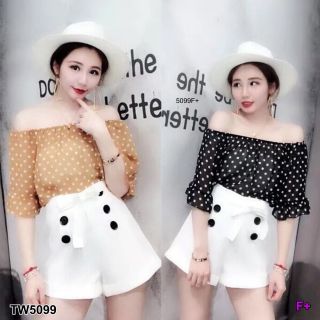 TW5099 Set 2 ชิ้น เสื้อเปิดไหล่ลายจุด มาพร้อมกางเกงเอวสูงขาสั้น