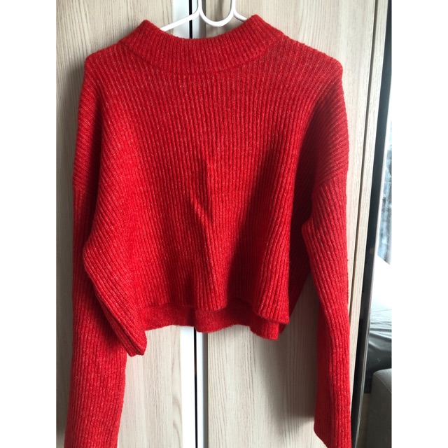 HM divided red sweater