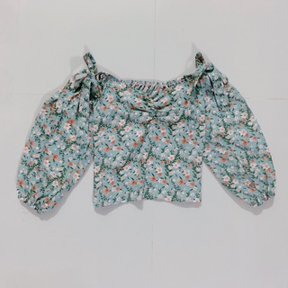 เสื้อเปิดไหล่แขนยาวลายดอกมือ1