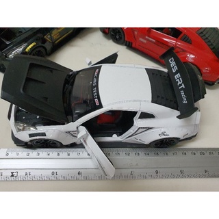 รถโมเดลเหล็ก Nissan GT-R  สเกล 1:24 ยาว 20cm  เปิดประตู และ กระโปรงหน้าหลังได้ มีเสียงมีไฟ (มี3สี)