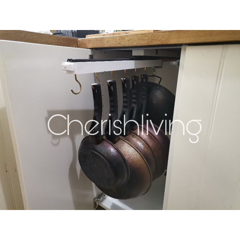 Kitchen Pull out ราวแขวนกระทะ (Rak Kuali Dapur Tarik)