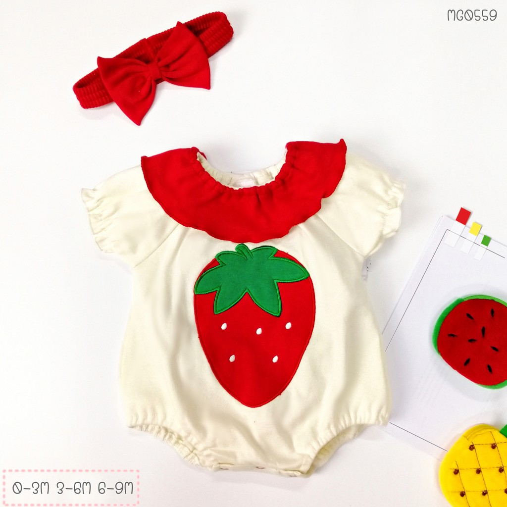 [ พร้อมส่ง ] ชุดเด็ก บอดี้สูท แขนสั้น พร้อมผ้าคาด ลาย สตอเบอรี่
