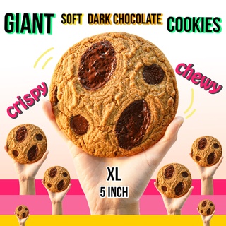 ซอฟท์คุกกี้ กรอบนอก หนึบใน ขนาด 5 นิ้ว Giant Soft Dark Chocolate Cookies