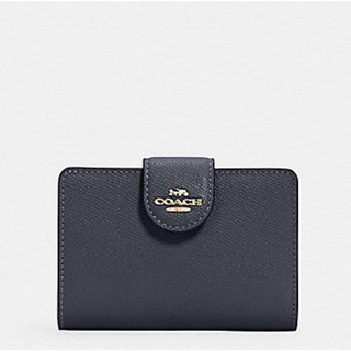 พร้อมส่ง แท้ 🇺🇸💯% New Coach กระเป๋าสตางค์ ใบกลาง MEDIUM CORNER ZIP WALLET (COACH 6390) สีกรมท่า IM/MIDNIGHT