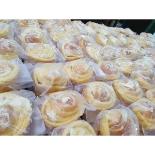 ปังม้วนเนยสด ชุดละ 6 ชิ้น ใช้เนยแท้ หอม อร่อย แนะนำถึงมือเวฟก่อนทานเพื่อความนุ่ม อร่อยยิ่งขึ้น