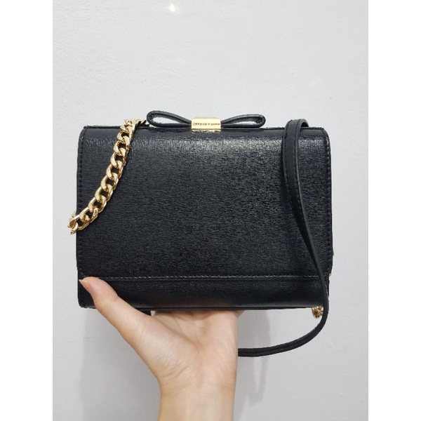 CHARLES & KEITH ชาร์ลส์ & คีธ ชาร์ลส์ & กระเป๋าสะพาย Keith preloved Bow Clutch