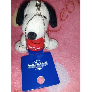 ตุ๊กตา snoopy ถือชามอาหารน่ารักมาก เป็นพวงกุญแจได้เป็นงานสะสมได้เป็นงานของUniversal Studios ขนาด 3 นิ้ว