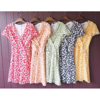 👗เด​รส​ลายดอกไม้ เเขนกลีบบัว มี 5 สี ✨🌼🌸
