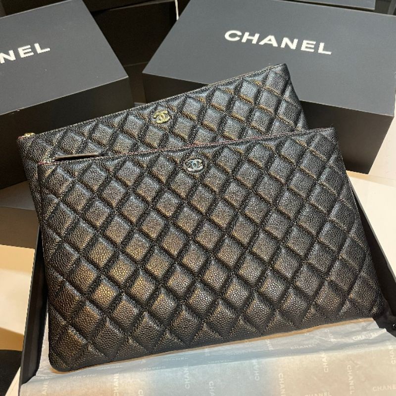 CHANEL CLUTCH CAVEAR LEATHER