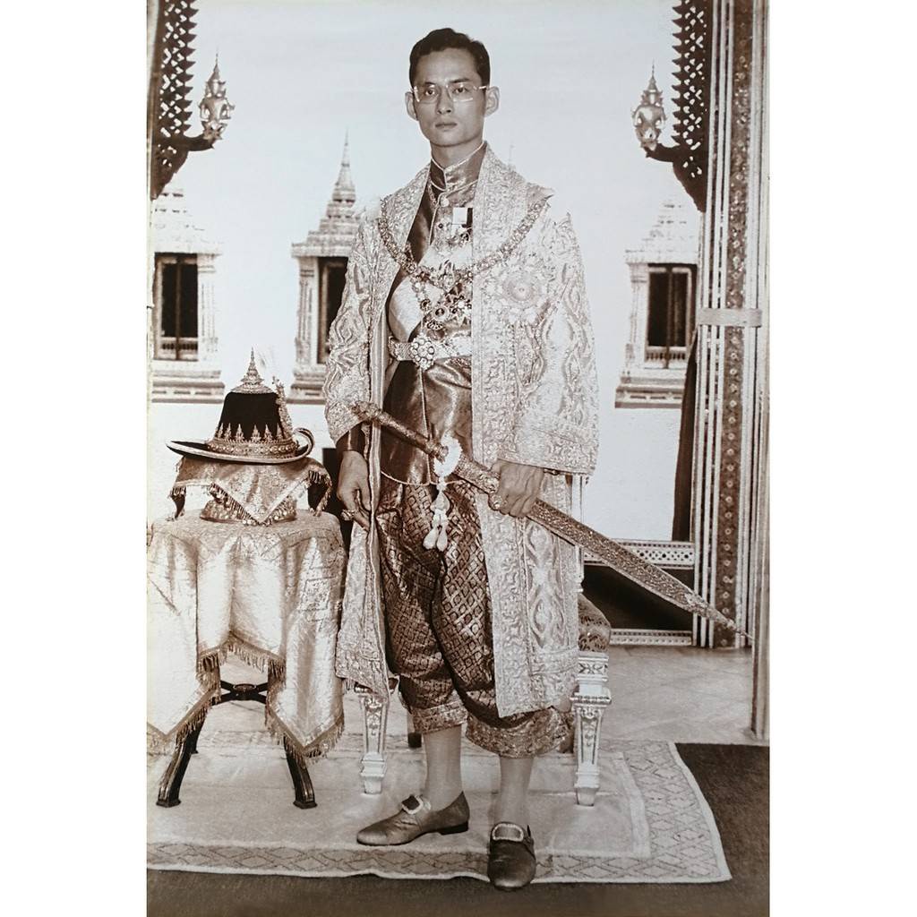 พระบรมฉายาลักษณ์ โปสเตอร์ รูปภาพ ในหลวง พระมหากษัตริย์ ไทย King of Thailand ภาพมงคล โปสเตอร์ ติดผนัง สวยๆ poster