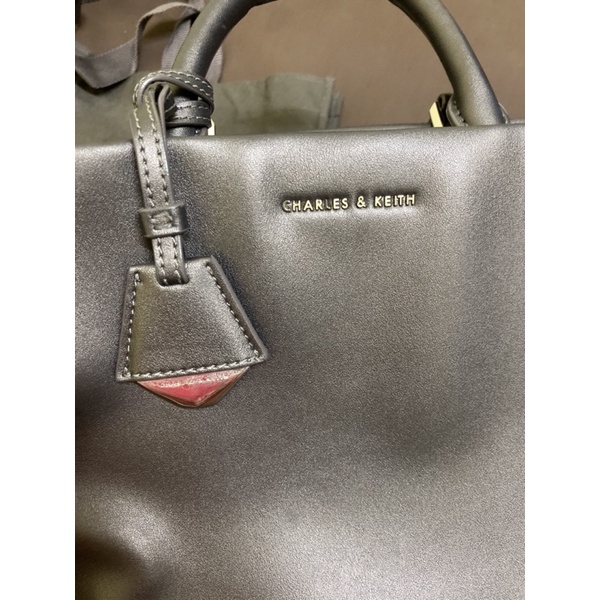 used กระเป๋า charles and keith สี Pewter Black Lat Color