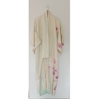 เสื้อคลุมกิโมโน ผู้หญิง Kimono White Peony สีขาวครีม ลายดอก โบตั๋น มือสอง ของแท้ ญี่ปุ่น