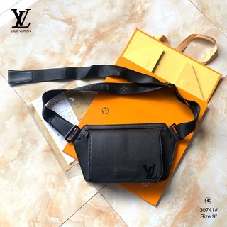 กระเป๋าคาดอกผู้ชาย Louis vuitton  SIZE  9" พร้อมกล่อง งานสวยมากก เหมาะกับทุกลุค