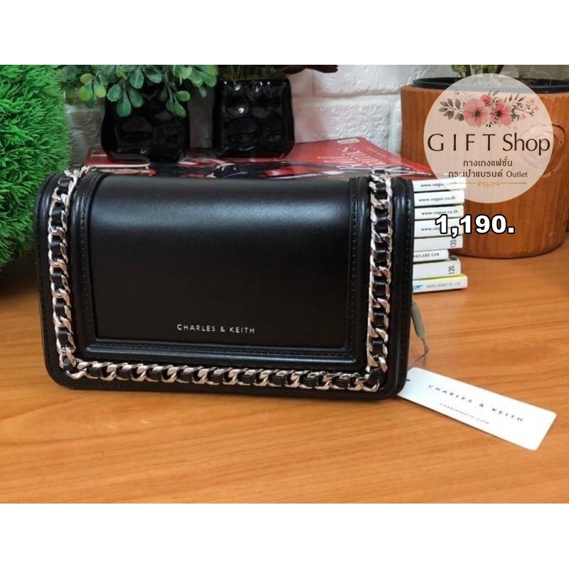 กระเป๋าสะพายข้าง Charleskeith