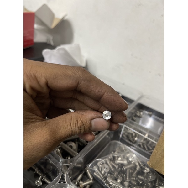 น๊อตฝาปั้มบนเดิมเวฟ กลึงมือ เลสกลึงมือ มี2ลายกลึงมือ แท้ๆ