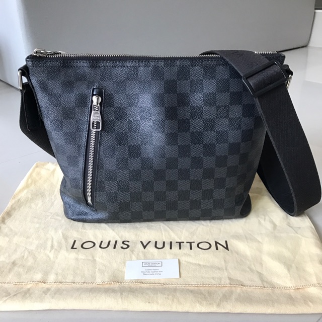 Used LV Mick graphite PM ปี 13 ของแท้!! สภาพดี มุมไม่มีถลอก ใช้งานต่อได้อีกยาววว อุปกรณ์ การ์ด ถุงผ้