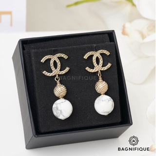 CHANEL EARRING LOGO WITE PEAL