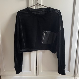 เสื้อครอปแขนยาว สีดำ Forever21