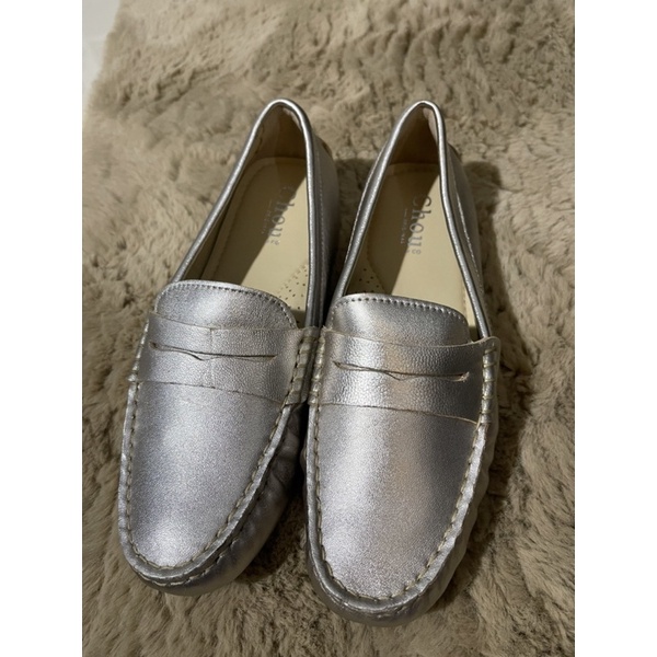 ลดราคา! รองเท้าคัชชู chou shoes สีเงินเหลือบทอง size 38