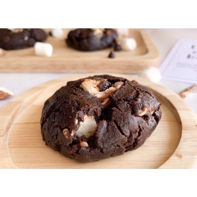 chewy & soft rockyroad cookies.