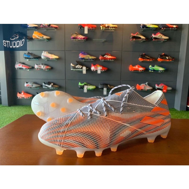 ตัวท๊อป รุ่น NEMEZIZ MESSI .1 AG ราคาเต็ม 7,800 บาท ขาย 4,050 บาท