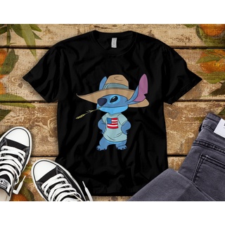 เสื้อยืดสีดำอินเทรนด์เสื้อยืดคอกลม พิมพ์ลาย Disney Lilo And Stitch Americana 4Th Of July สําหรับผู้ชายS M L   XL  XXL